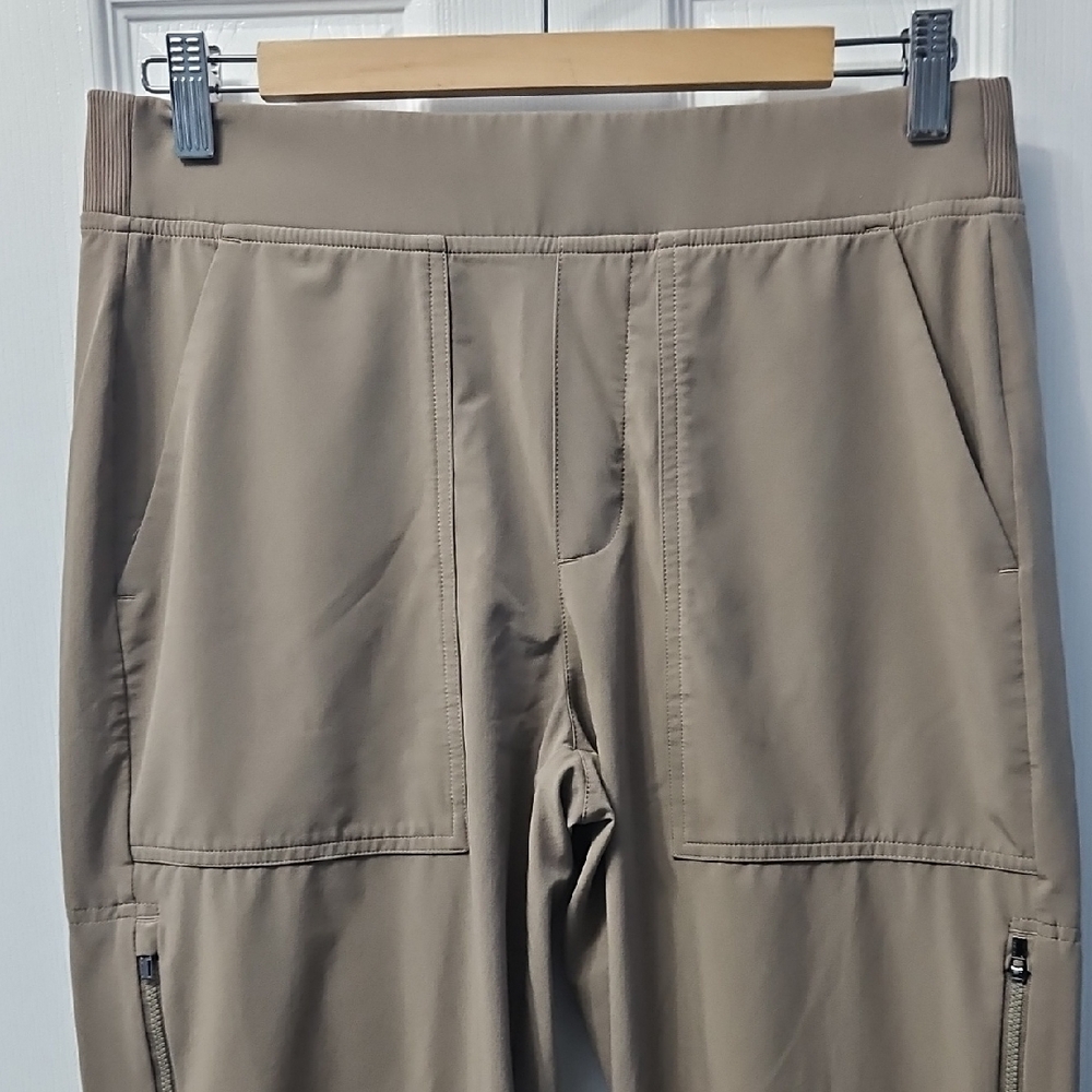 Athleta Pan Color Tan Size 8
